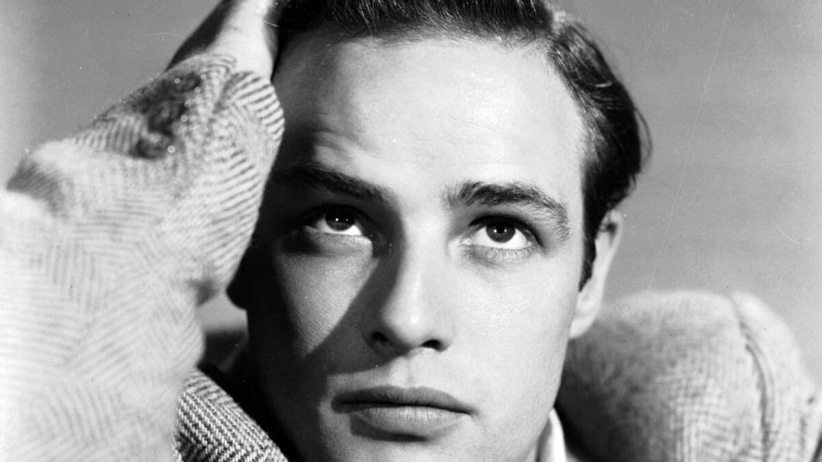 https://www.namava.ir/mag/wp-content/uploads/2017/04/cropped-marlon-brando-young.jpg