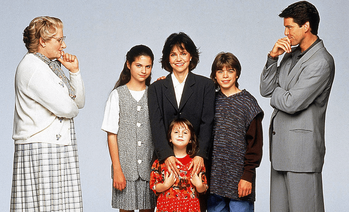 https://www.namava.ir/mag/wp-content/uploads/2019/12/Mrs.-Doubtfire-1993.png