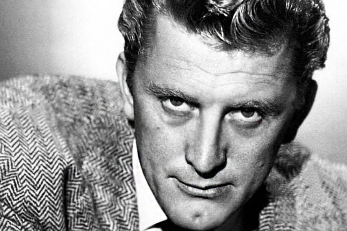 https://www.namava.ir/mag/wp-content/uploads/2020/02/Kirk-Douglas.jpg