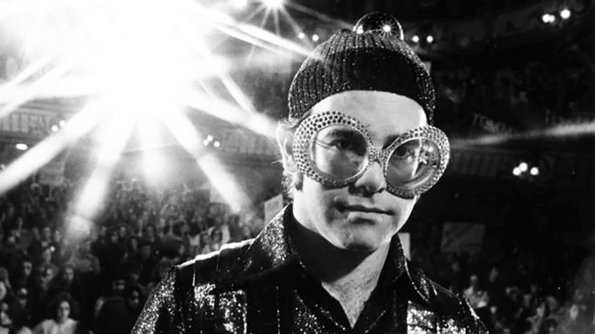 https://www.namava.ir/mag/wp-content/uploads/2020/03/cropped-Sir-Elton-John.jpg