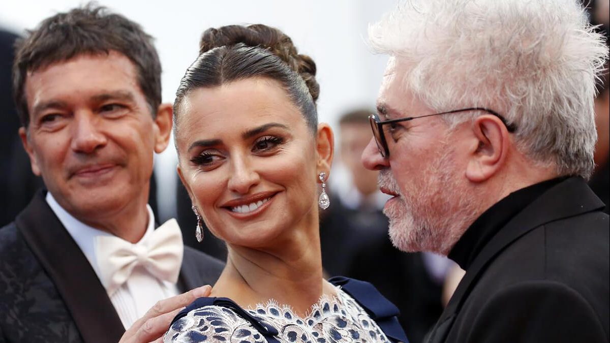 https://www.namava.ir/mag/wp-content/uploads/2020/04/cropped-Penelope-Cruz-Antonio-Banderas-Film-Official-Competition.jpg