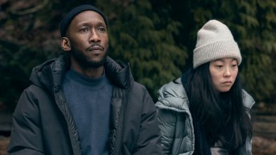 https://www.namava.ir/mag/wp-content/uploads/2022/01/Mahershala-Ali-and-Awkwafina-in-Swan-Song-20211-400x225.jpeg