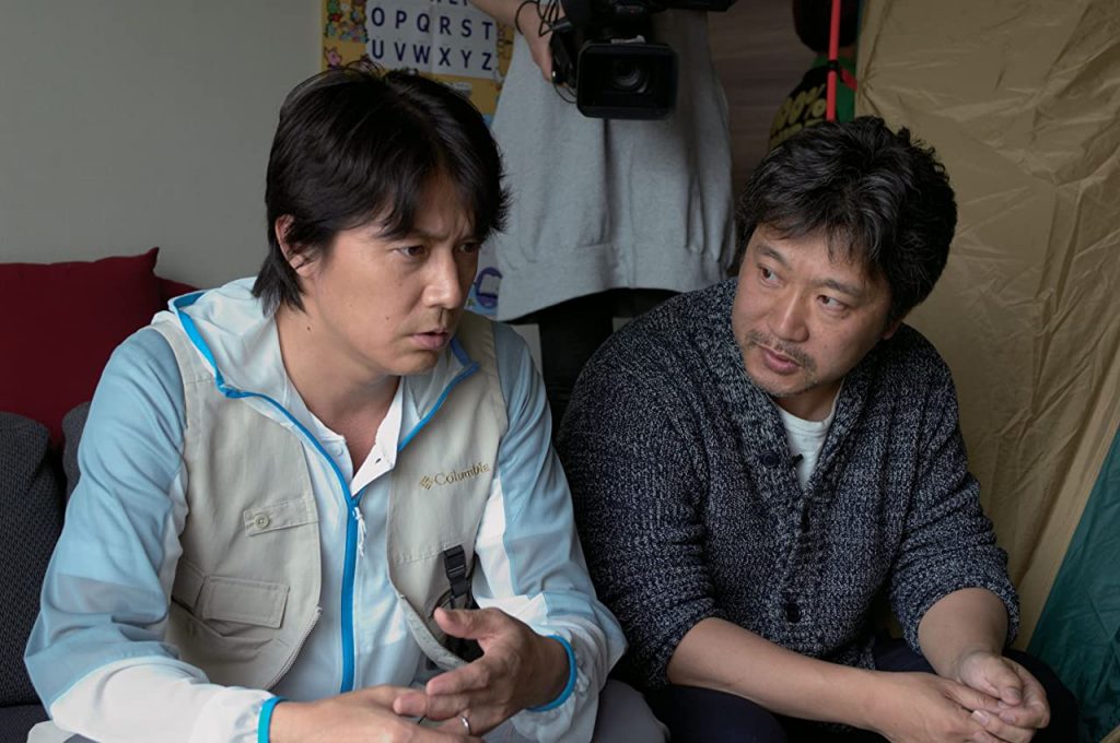  هیروکازو کورِدا و  ماساهارو فوکویاما در فیلم پسر کو ندارد نشان از پدر