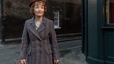 https://www.namava.ir/mag/wp-content/uploads/2022/08/Lesley-Manville-in-Mrs-Harris-Goes-to-Paris-20221-400x225.jpg