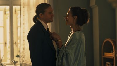 https://www.namava.ir/mag/wp-content/uploads/2022/10/Charlie-Hunnam-and-Antonia-Desplat-in-Shantaram-20221-400x225.jpg