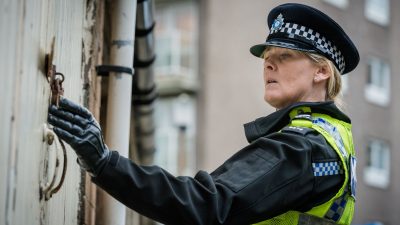 https://www.namava.ir/mag/wp-content/uploads/2023/02/Sarah-Lancashire-in-Happy-Valley-20145-400x225.jpg