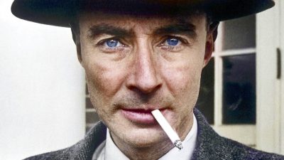 https://www.namava.ir/mag/wp-content/uploads/2023/08/J.-Robert-Oppenheimer-in-To-End-All-War-Oppenheimer-the-Atomic-Bomb-2023-400x225.jpg