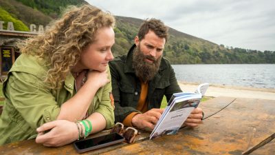 https://www.namava.ir/mag/wp-content/uploads/2024/01/Helen-Danielle-Macdonald-and-Elliot-Jamie-Dornan-in-The-Tourist-season-2-4-400x225.jpg